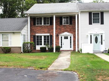 8 Lexington Court