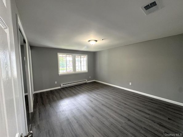 8 Lexington Court, Coram NY 11727