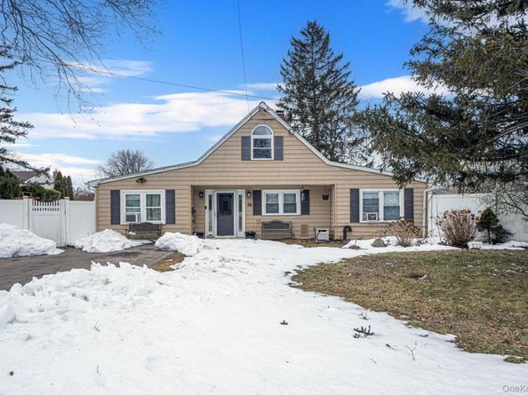 54 Pacific Avenue, Deer Park NY 11729