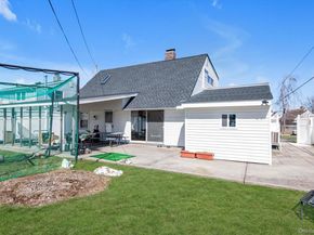 4 Carriage Lane, Levittown NY 11756