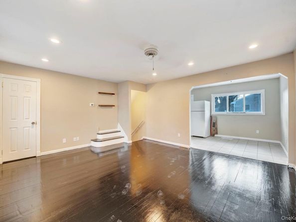 266 Ronkonkoma Avenue, Ronkonkoma NY 11779