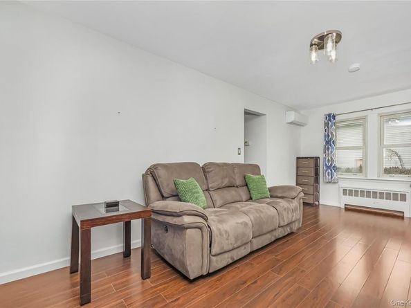 6 Dean Street, Farmingdale NY 11735