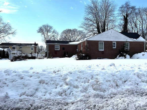 38 Hilltop Lane, Wheatley Heights NY 11798