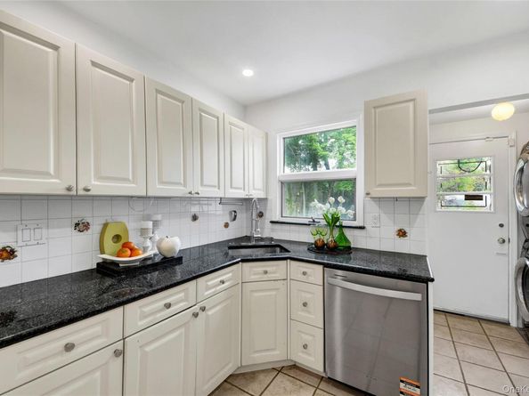 10 Cherry Avenue, New Rochelle NY 10801