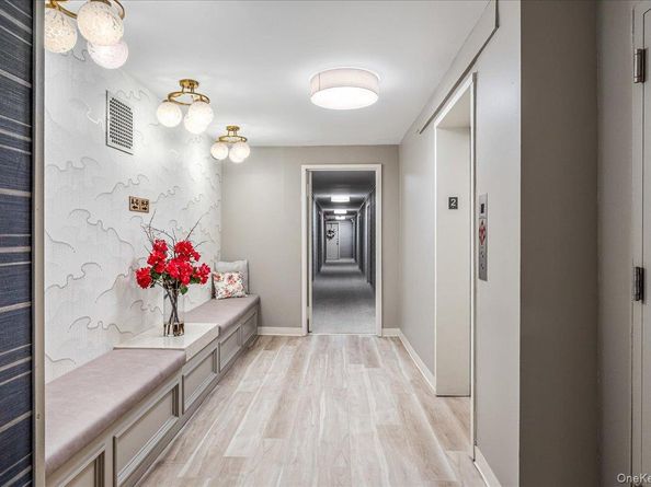 10 Lenox Road 2F, Rockville Centre NY 11570