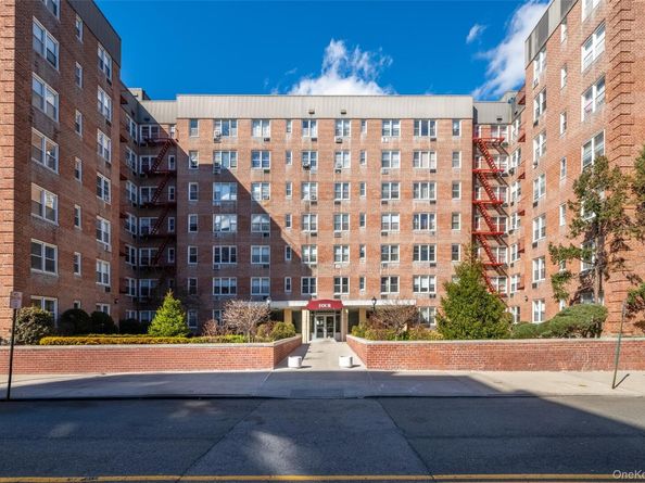 4 Sadore Lane 5J, Yonkers NY 10710