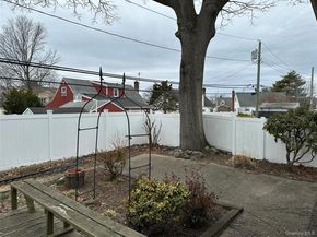 1009 Park Lane N, Franklin Square NY 11010