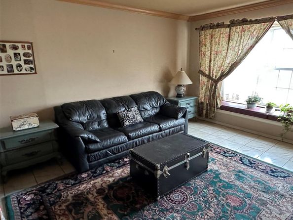 1009 Park Lane N, Franklin Square NY 11010