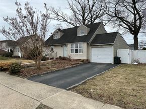 1009 Park Lane N, Franklin Square NY 11010