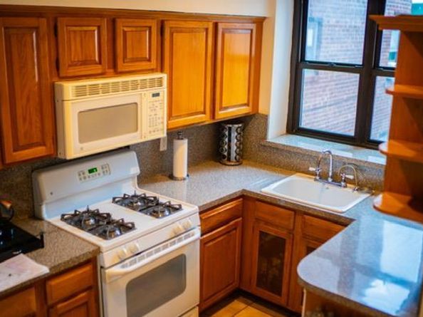 1 Townhouse Place 2G, Great Neck NY 11021