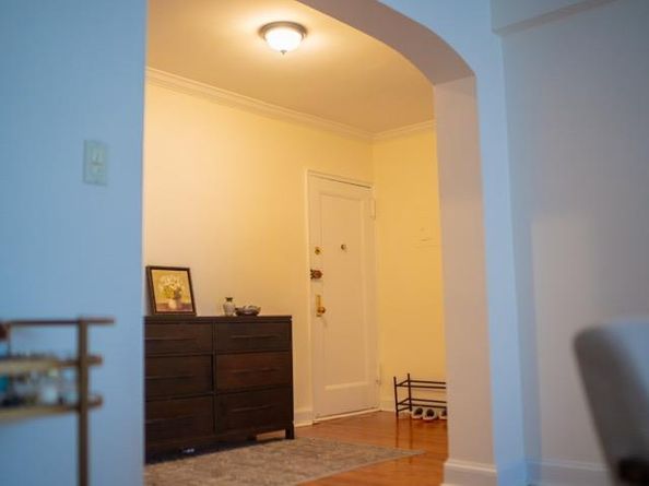 1 Townhouse Place 2G, Great Neck NY 11021
