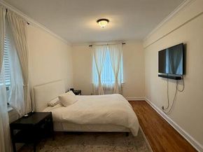 1 Townhouse Place 2G, Great Neck NY 11021