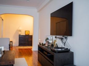 1 Townhouse Place 2G, Great Neck NY 11021