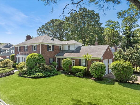 107 California Avenue, Freeport NY 11520