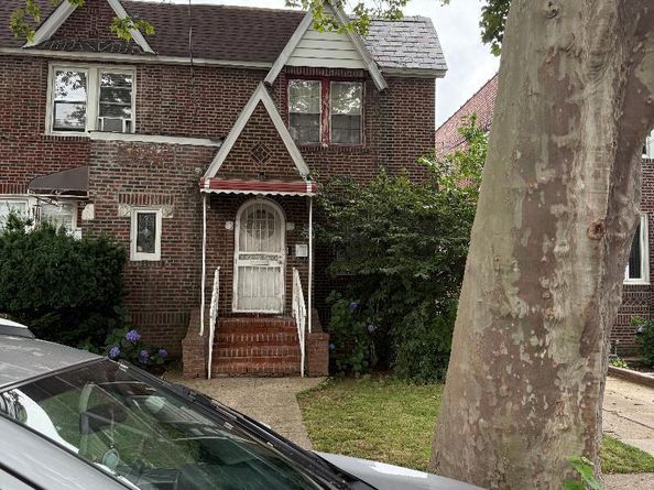 89-09 215 Street, Queens Village NY 11427