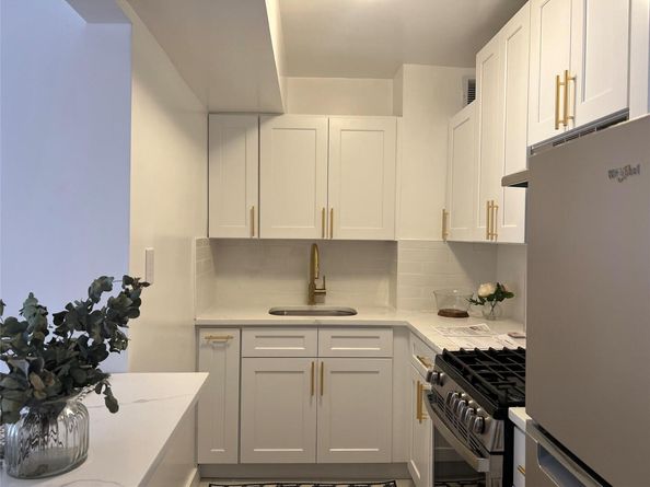 400 E 17th Street 600, Brooklyn NY 11226