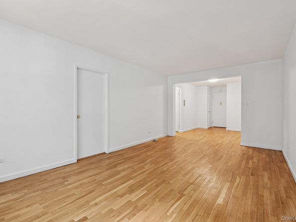 139-15 83 Ave 219, Briarwood NY 11435