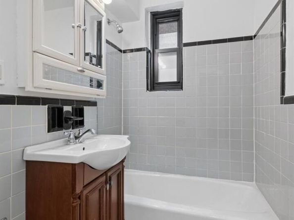 139-15 83 Ave 219, Briarwood NY 11435