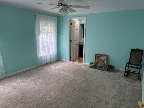 1407 Middle Road 22, Calverton NY 11933