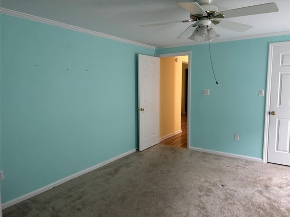 1407 Middle Road 22, Calverton NY 11933
