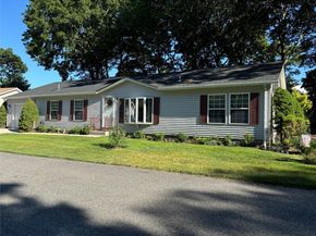 1407 Middle Road 22, Calverton NY 11933