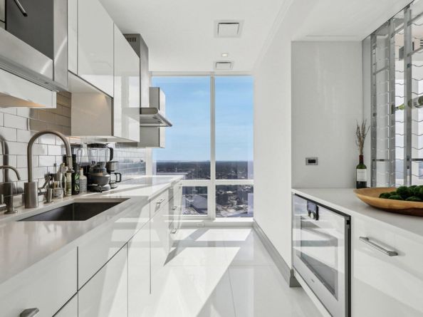 5 Renaissance Square PH41G, White Plains NY 10601