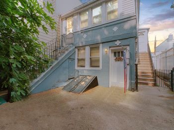 2123 W 9th Street