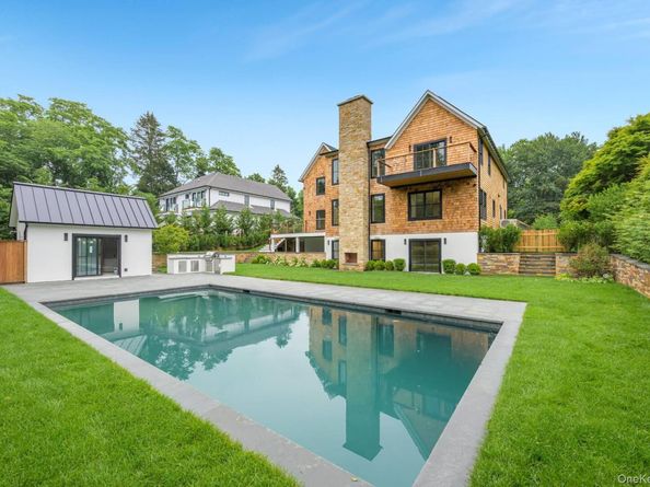 9 Kings Lane, Southampton NY 11968