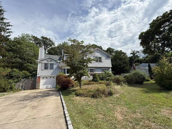 216 Glenwood Lane, Port Jefferson NY 11777