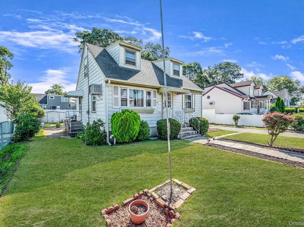 220 S Clinton Avenue, Lindenhurst NY 11757