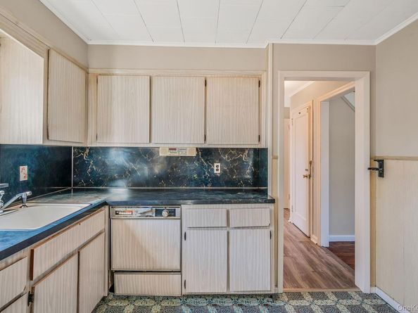 220 S Clinton Avenue, Lindenhurst NY 11757