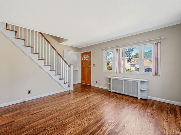 220 S Clinton Avenue, Lindenhurst NY 11757