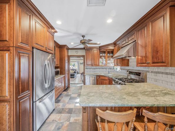 33 Nassau Parkway, Oceanside NY 11572