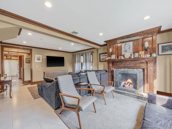 33 Nassau Parkway, Oceanside NY 11572