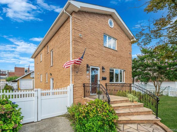 33 Nassau Parkway, Oceanside NY 11572