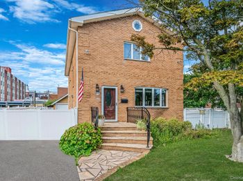 33 Nassau Parkway