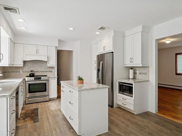 8 Cedar Place, Kings Park NY 11754