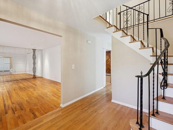8 Cedar Place, Kings Park NY 11754