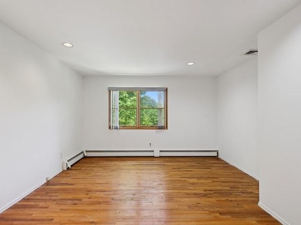 8 Cedar Place, Kings Park NY 11754