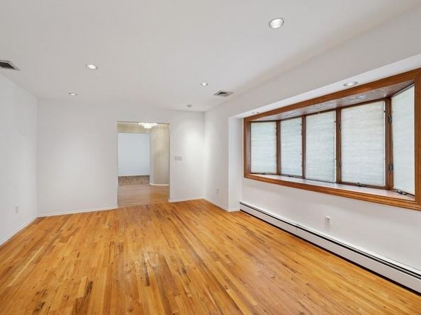 8 Cedar Place, Kings Park NY 11754