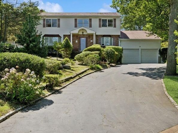 8 Cedar Place, Kings Park NY 11754