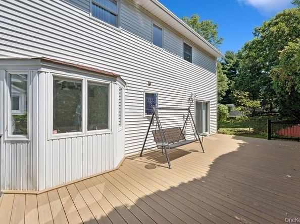 8 Cedar Place, Kings Park NY 11754