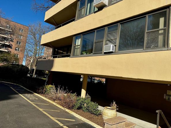 162-30 Powells Cove Boulevard 2D, Beechhurst NY 11357