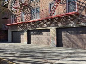 241-20 Northern Blvd 2C, Douglaston NY 11362