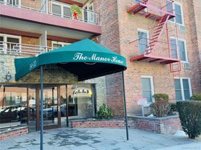 241-20 Northern Blvd 2C, Douglaston NY 11362