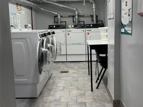 241-20 Northern Blvd 2C, Douglaston NY 11362