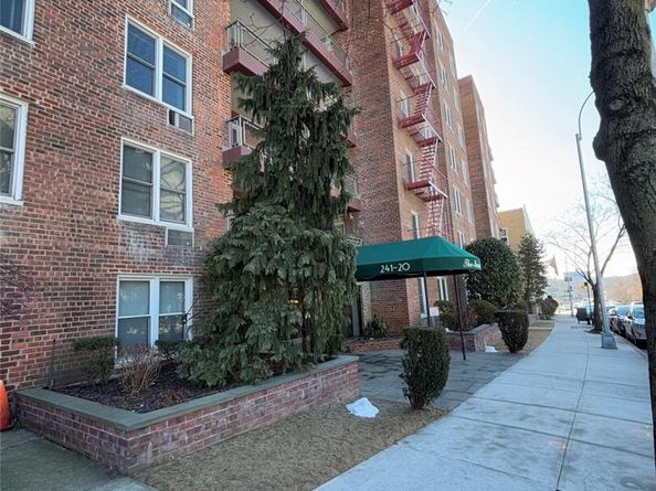 241-20 Northern Blvd 2C, Douglaston NY 11362
