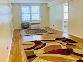 241-20 Northern Blvd 2C, Douglaston NY 11362