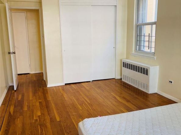 241-20 Northern Blvd 2C, Douglaston NY 11362