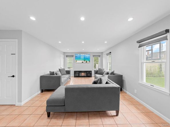 458 Mineola Avenue, Carle Place NY 11514